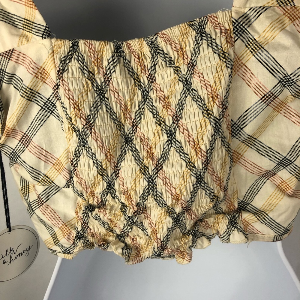 long upper Sleeve Crop Top - Picture 7 of 8